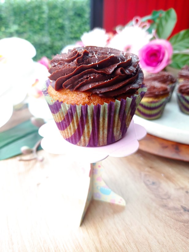 Cupcakes Muffins coco-vanille et ganache montée au chocolat