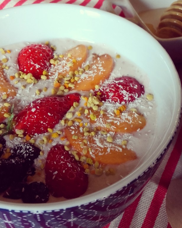 Smoothie bowl de la ruche coco fraise