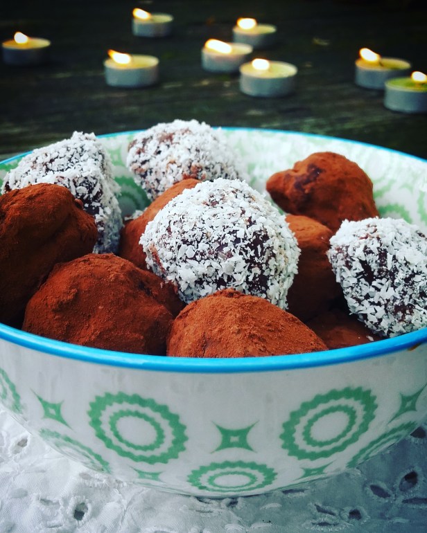 Gourmandise de Noël: truffes chocolat miel