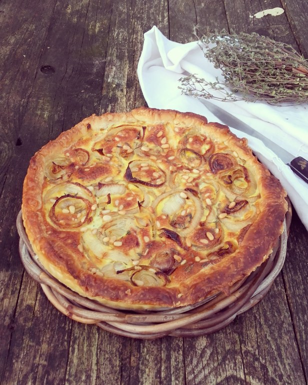 Tarte aux oignons et pignons