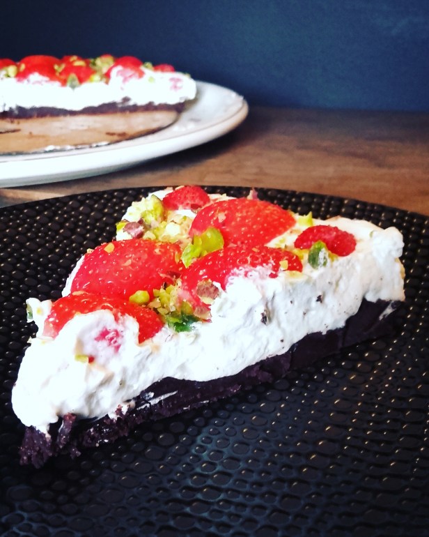 tarte crue aux cacao fraises pistache
