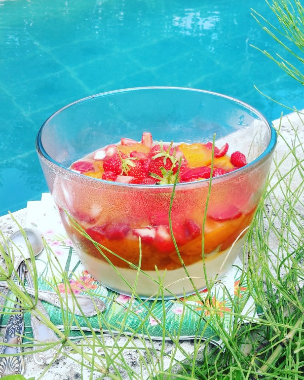 compotée d'abricots au romarin sur panna cotta à la crème de noix de coco