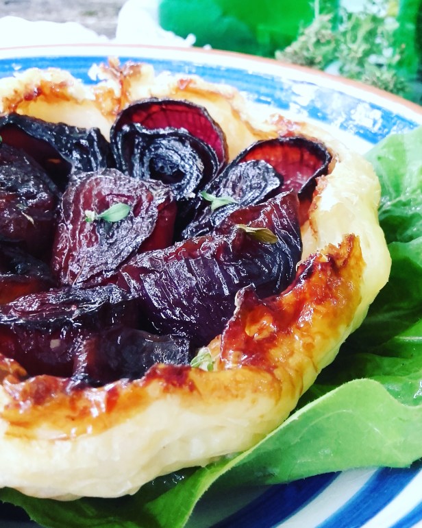 mini tatin d'oignons rouges caramélisés