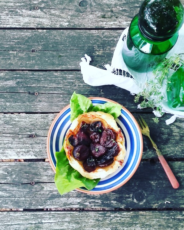 mini tatin d'oignons rouges caramélisés