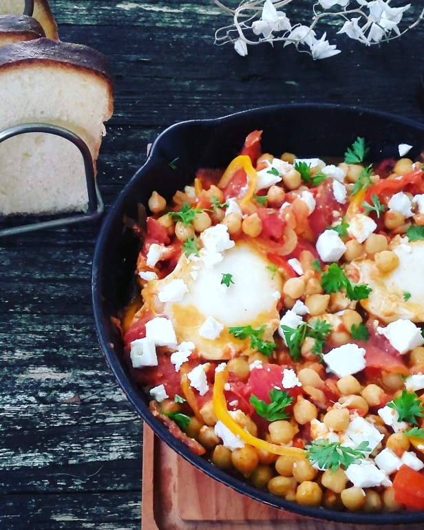 Shakshuka aux pois chiche et à la féta