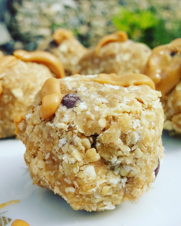 cookie balls crus au beurre de cacahuète et miel