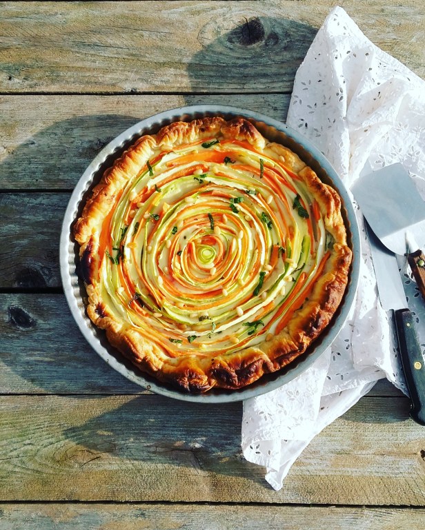 tarte spirale légumes, chèvre frais, miel