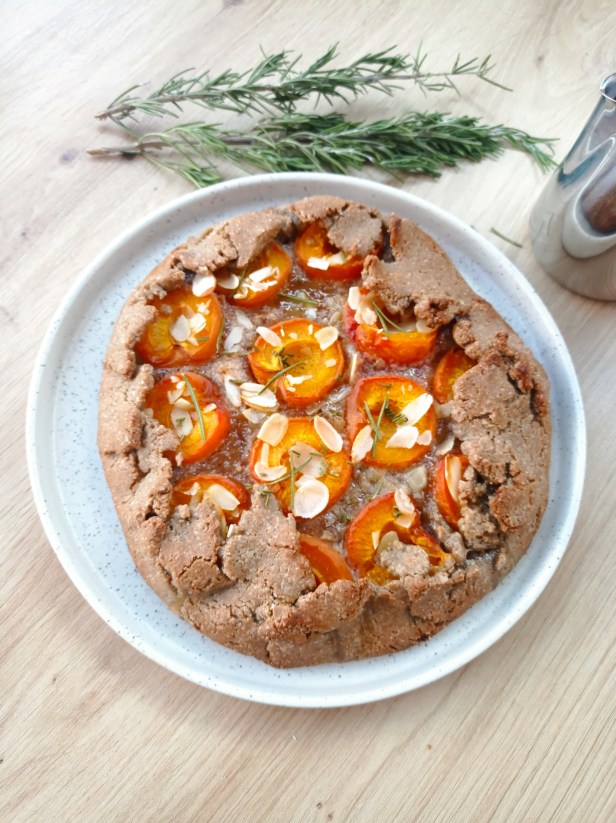 Tarte rustique abricots-miel-romarin