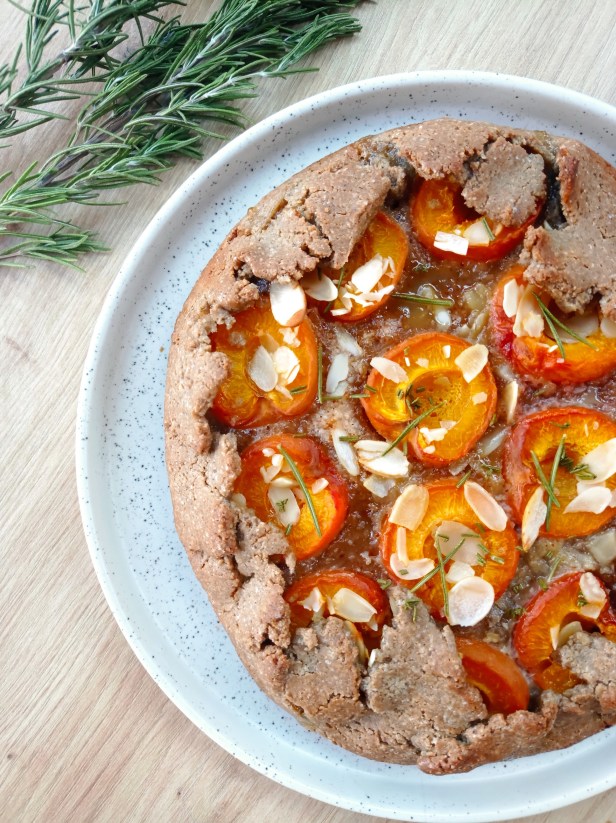 Tarte rustique abricots-miel-romarin