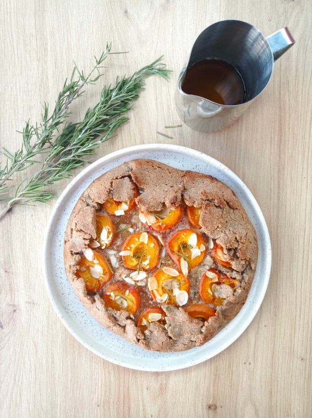 Tarte rustique abricots-miel-romarin