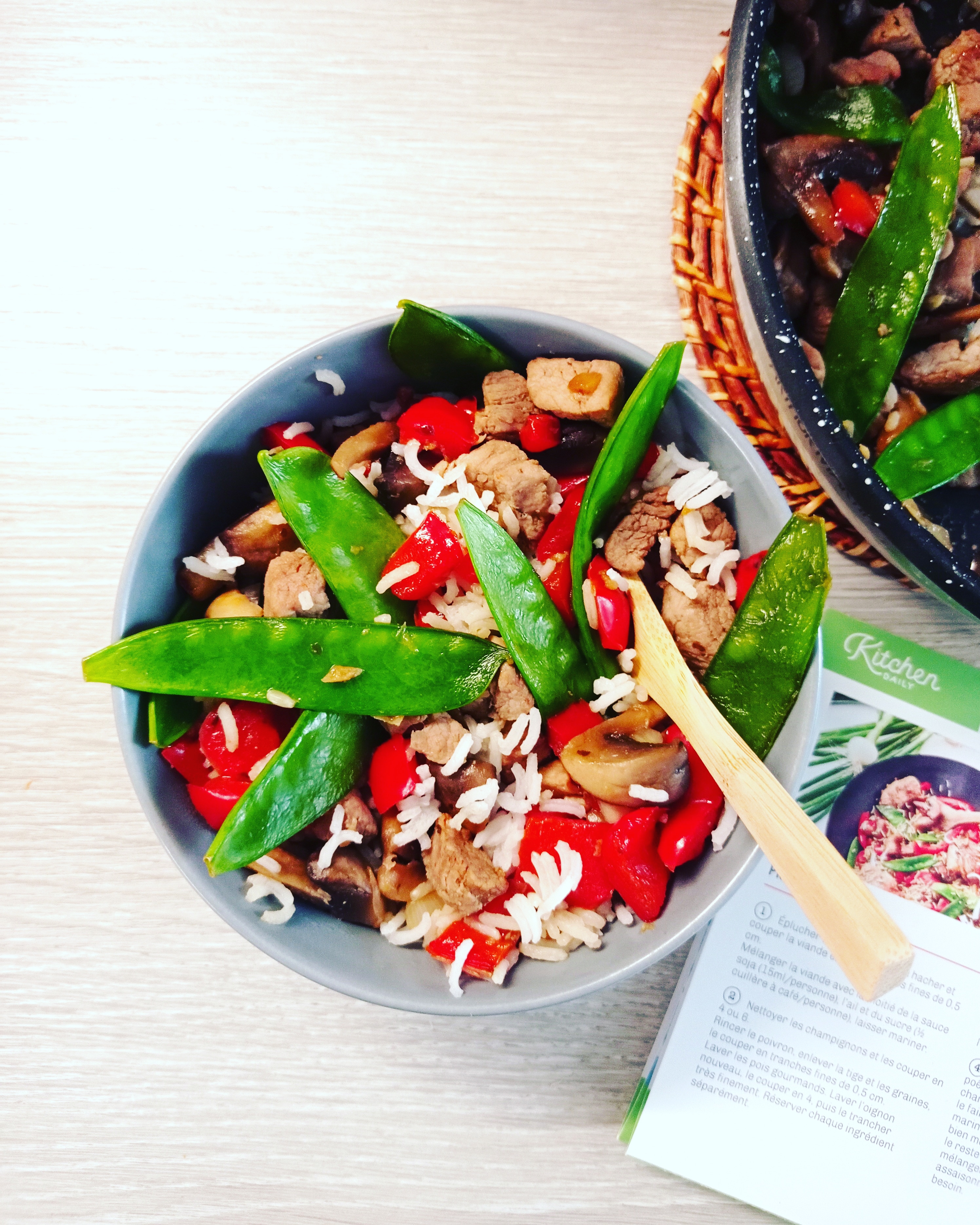 chop suey au porc, poivrons et pois gourmands Kitchendaily