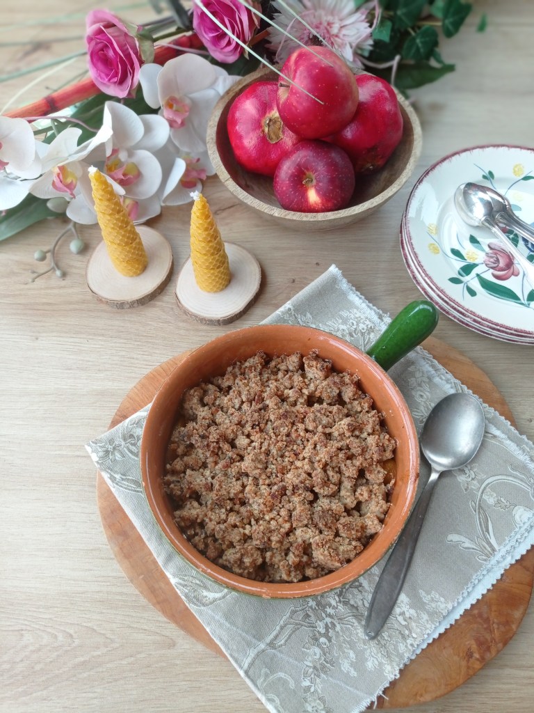 crumble aux pommes caramélisées et au pain d'épices