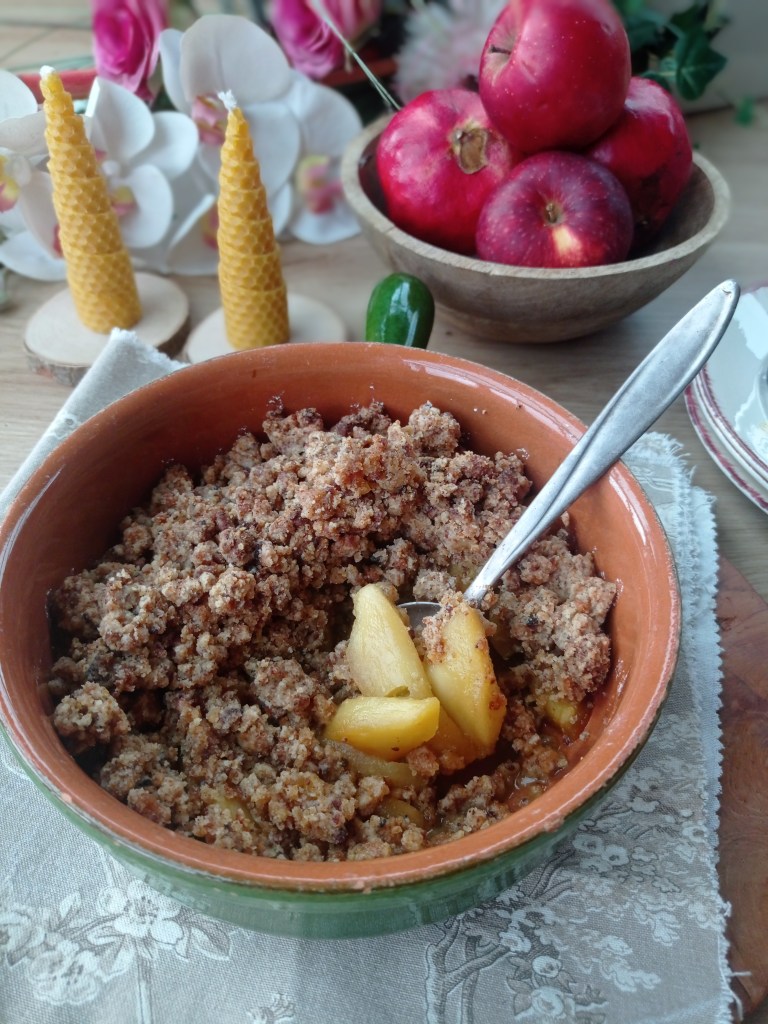 crumble aux pommes caramélisées et au pain d'épices