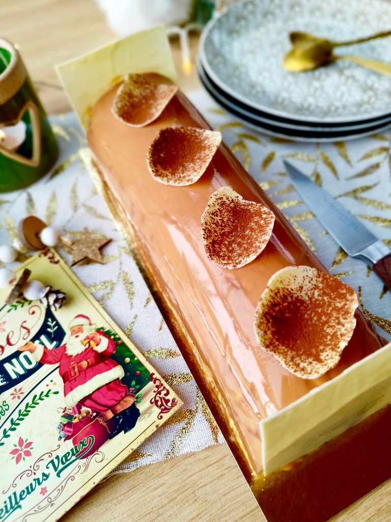 Bûche à la mousse miel-vanille et coeur caramel