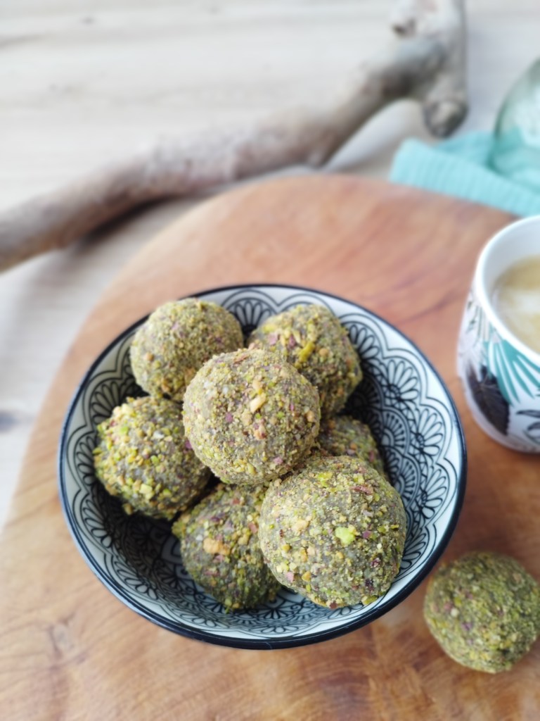 energy balls pistache-matcha
