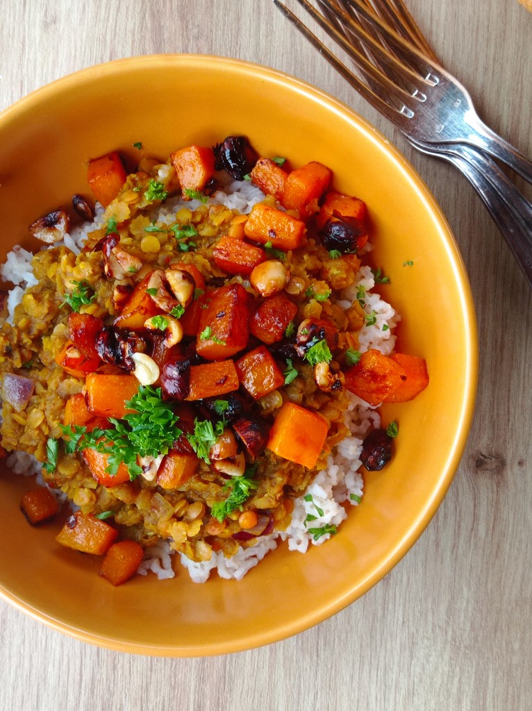 dahl de lentilles corail à la courge butternut et noisettes caramélisées