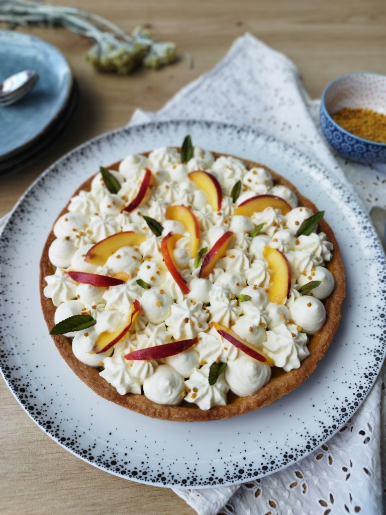 Tarte aux pèches, ganache montée à la verveine