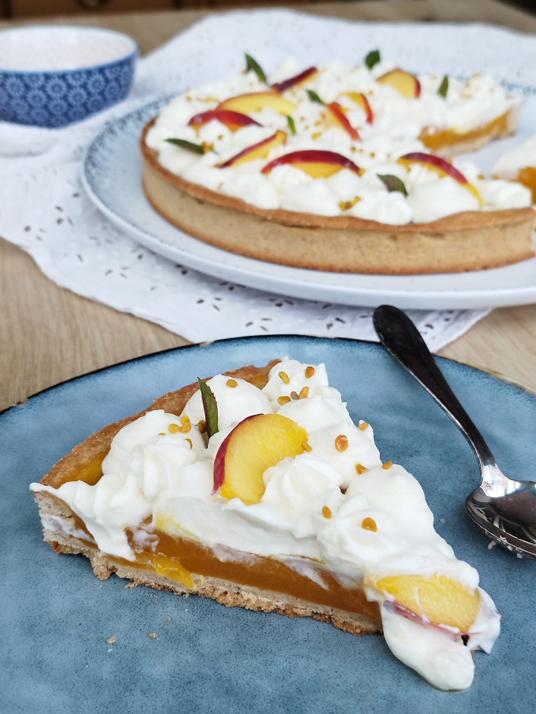 Tarte aux pèches, ganache montée à la verveine
