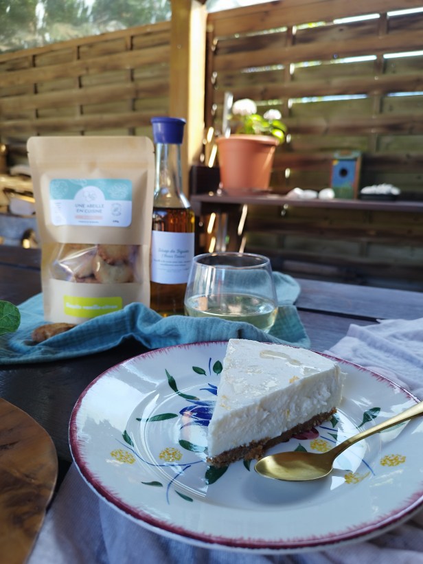 cheesecake citron et sirop de figuier par une abeille en cuisine et aude à la nature