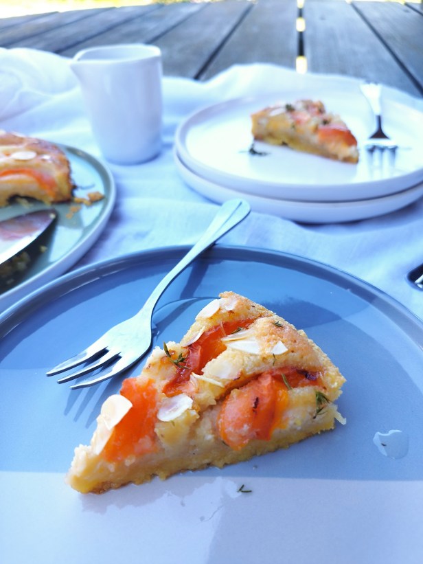 tarte amandine aux abricots, sirop miel-thym sans gluten